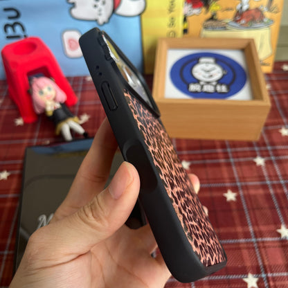 Momo Chic  leopard print phone case genuine leather
