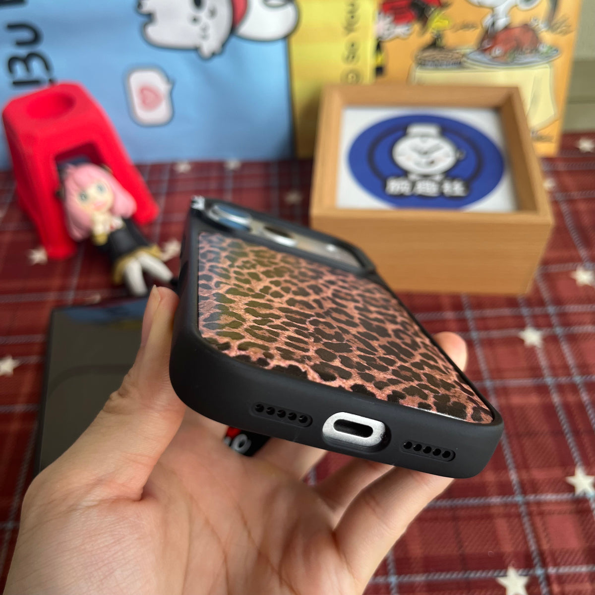 Momo Chic  leopard print phone case genuine leather