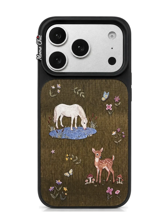 Momo Chic Tales of the Jungle Phone case Magsafe