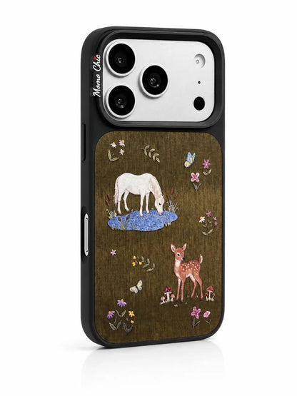 Momo Chic Tales of the Jungle Phone case Magsafe
